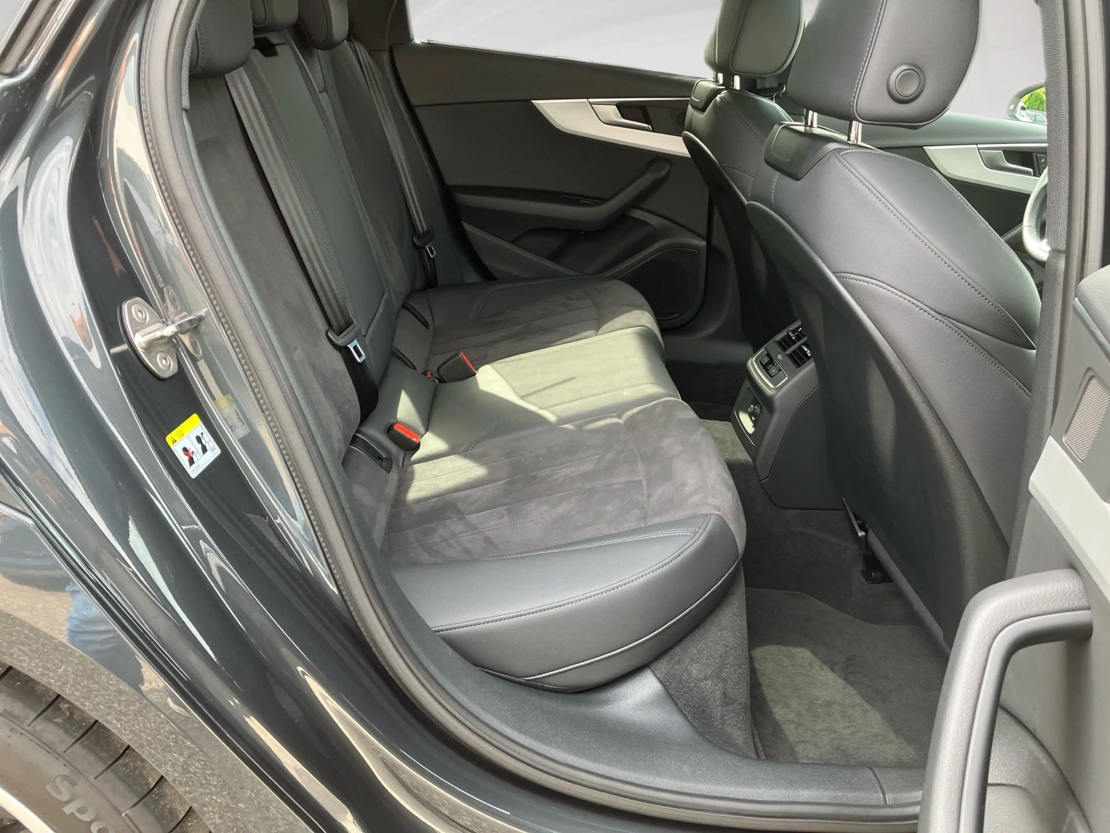 Audi A4 allroad QUATTRO 40TDI 204PS.STRONIC.MATRIX.NAVI.AHK.KAMERA — photo 10