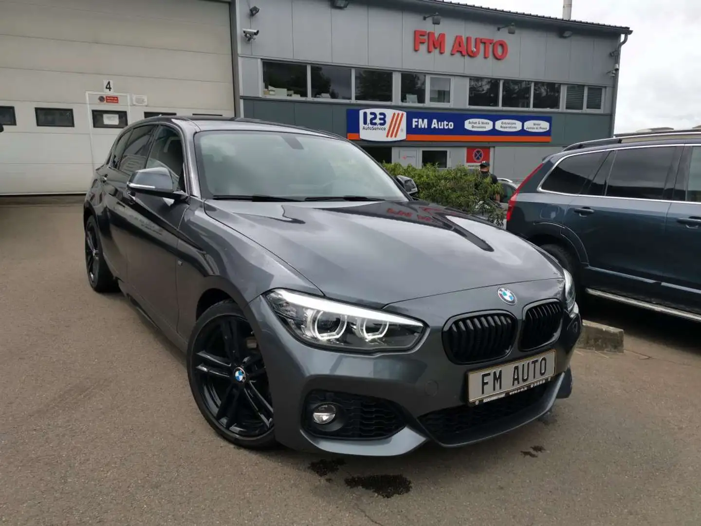 BMW 118 i M Sport Gris - 1