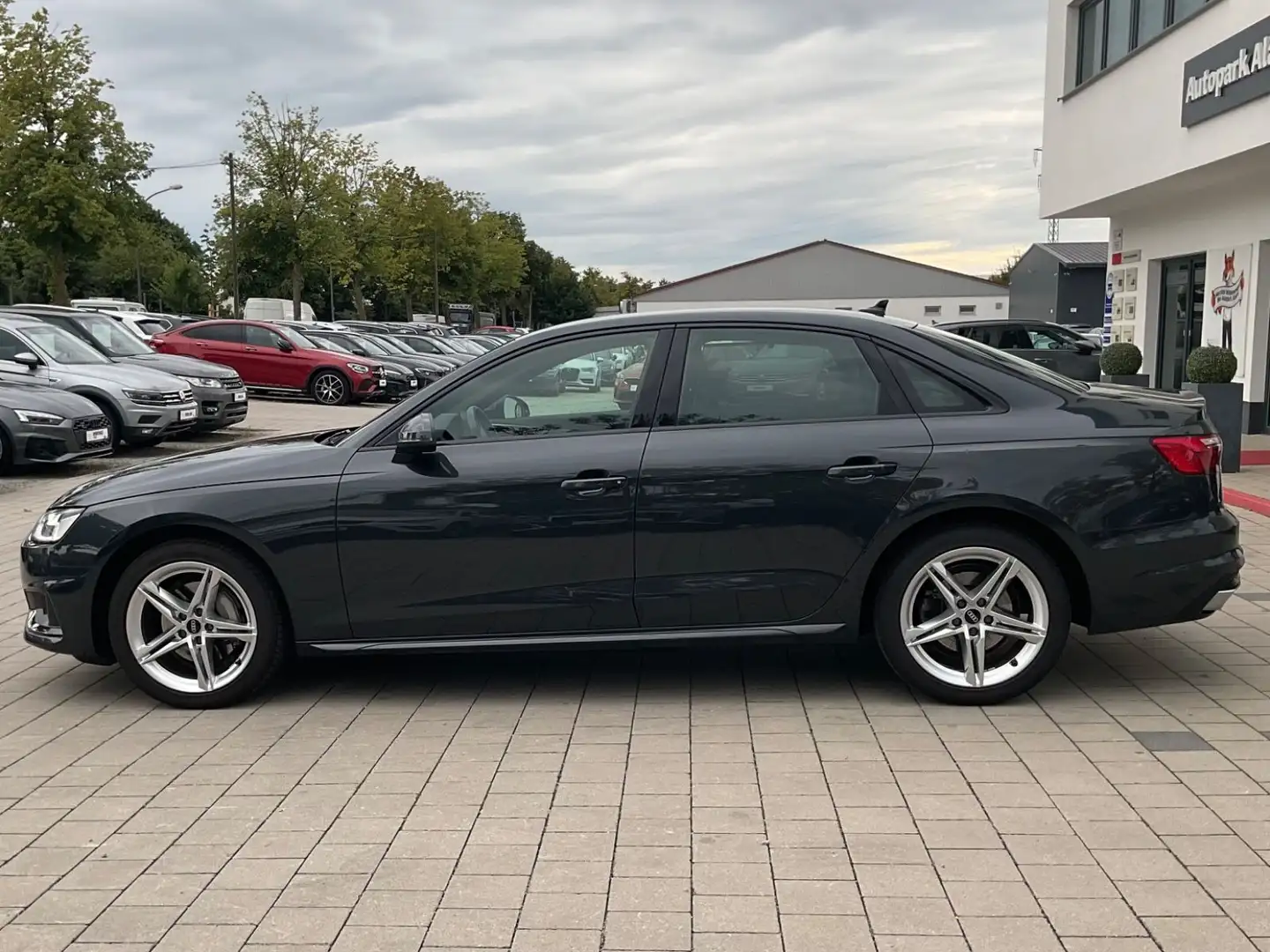 Audi A4 Lim. 40 TDI advanced S-Tronic Lane Optik RFK Grau - 2