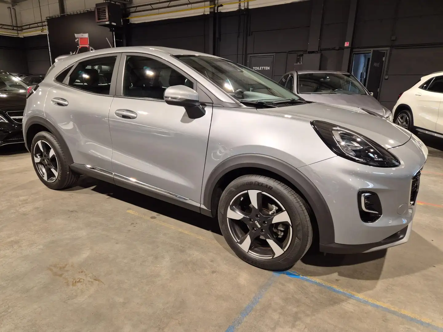 Ford Puma 1.0 EcoBoost Automaat - Clima - Cruise - PDC - Nav Grijs - 2