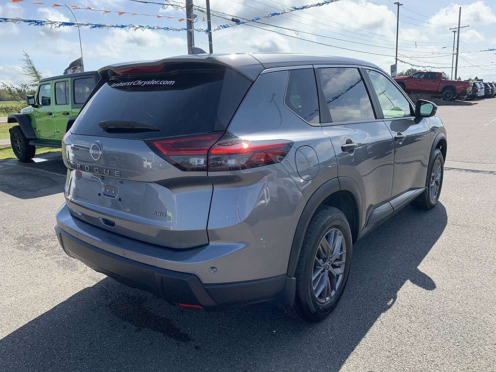 2024 Nissan Rogue $192 B/W Heated Steering W Leather W Heated Seats — снимка 1