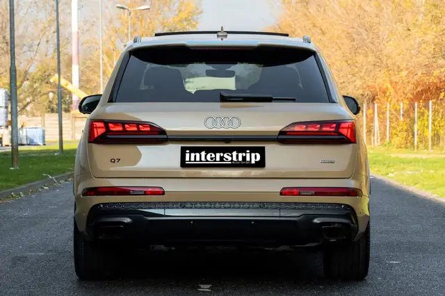 Audi Q7 view 5