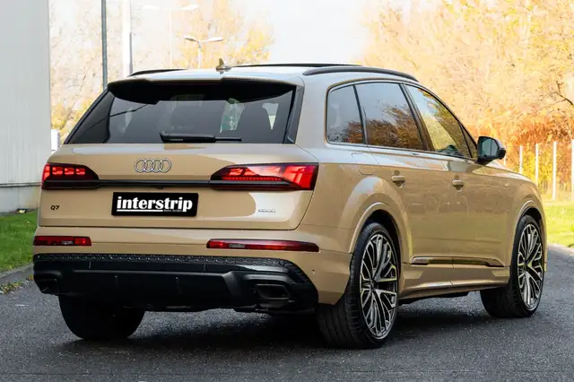 Audi Q7 view 6
