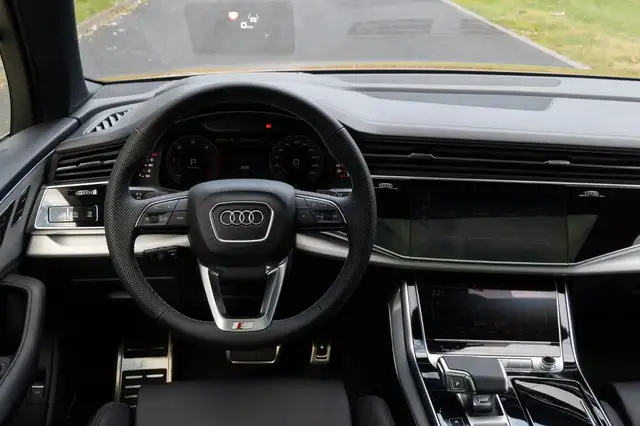 Audi Q7 view 14