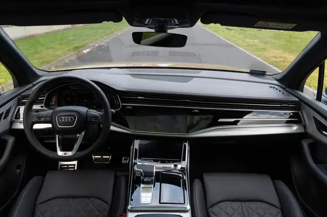 Audi Q7 view 15
