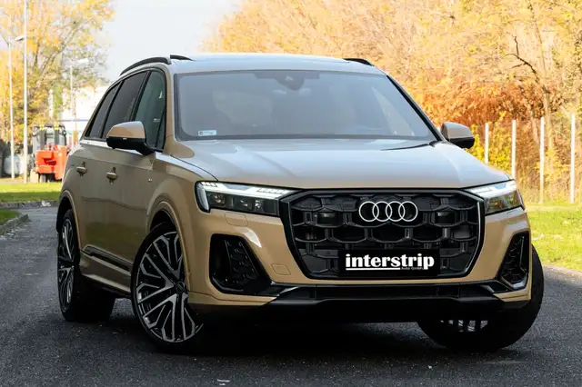 Audi Q7 view 3