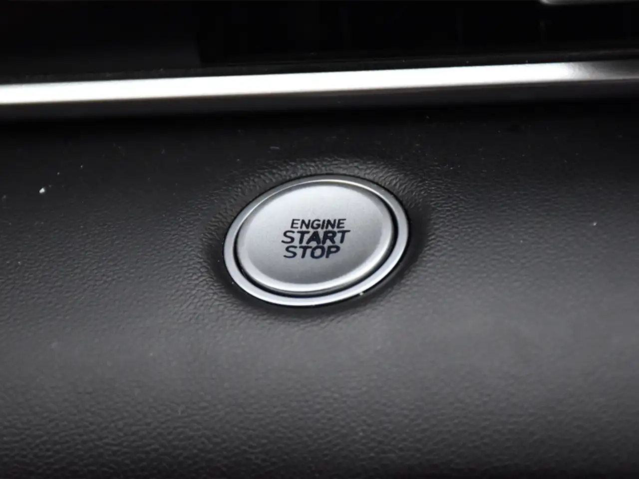 Hyundai ELANTRA photo Hyundai ELANTRA