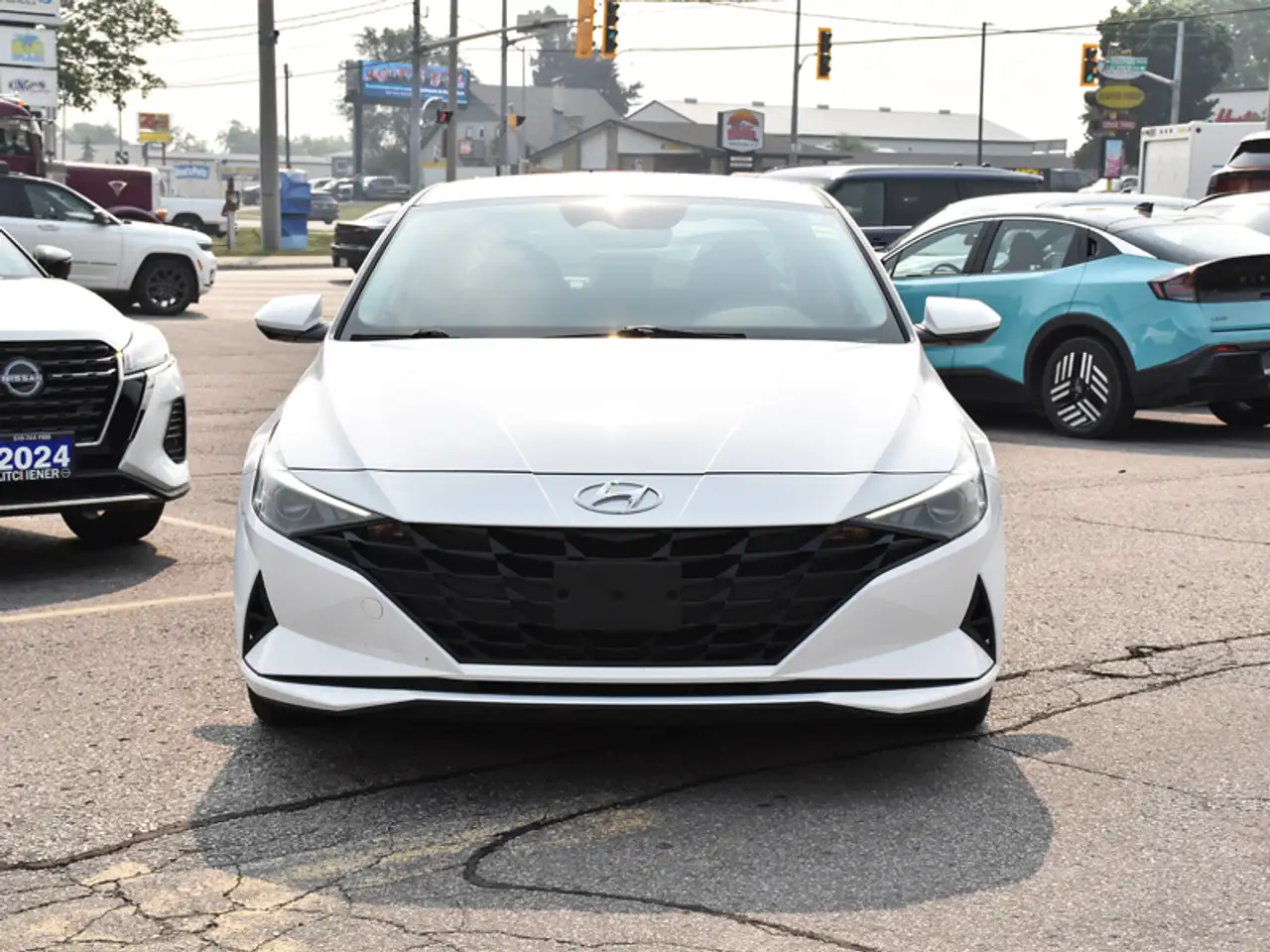 Hyundai ELANTRA photo Hyundai ELANTRA