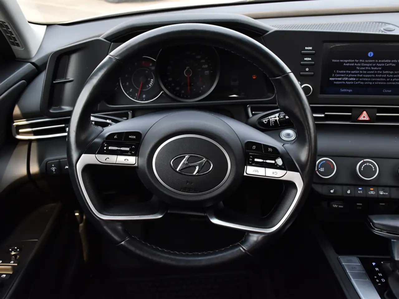 Hyundai ELANTRA photo Hyundai ELANTRA