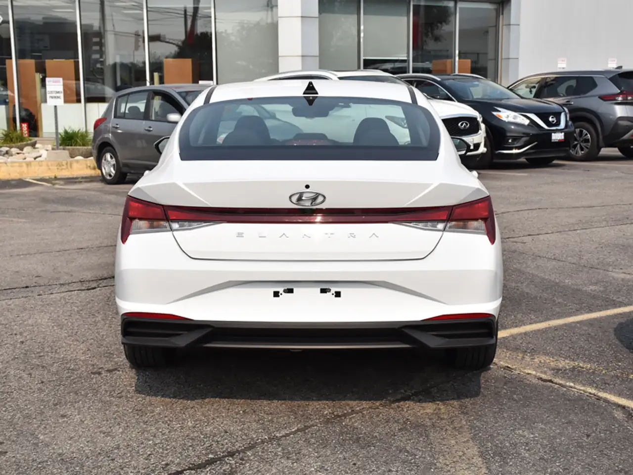 Hyundai ELANTRA photo Hyundai ELANTRA