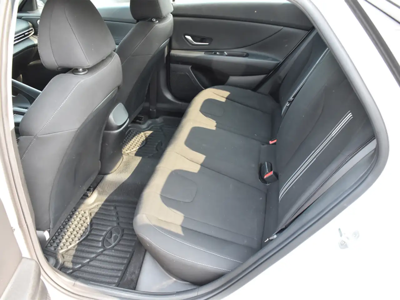 Hyundai ELANTRA photo Hyundai ELANTRA
