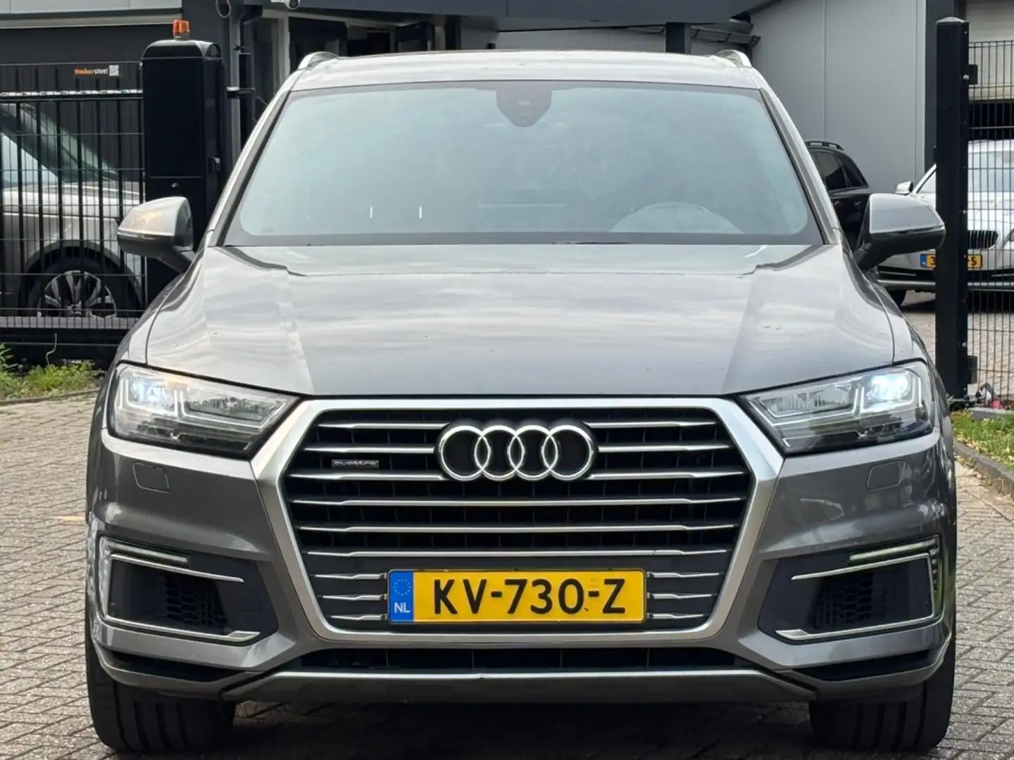 Audi Q7 3.0 TDI E-Tron Quattro 2016 S-Line 22'' SQ7 Šedá - 2