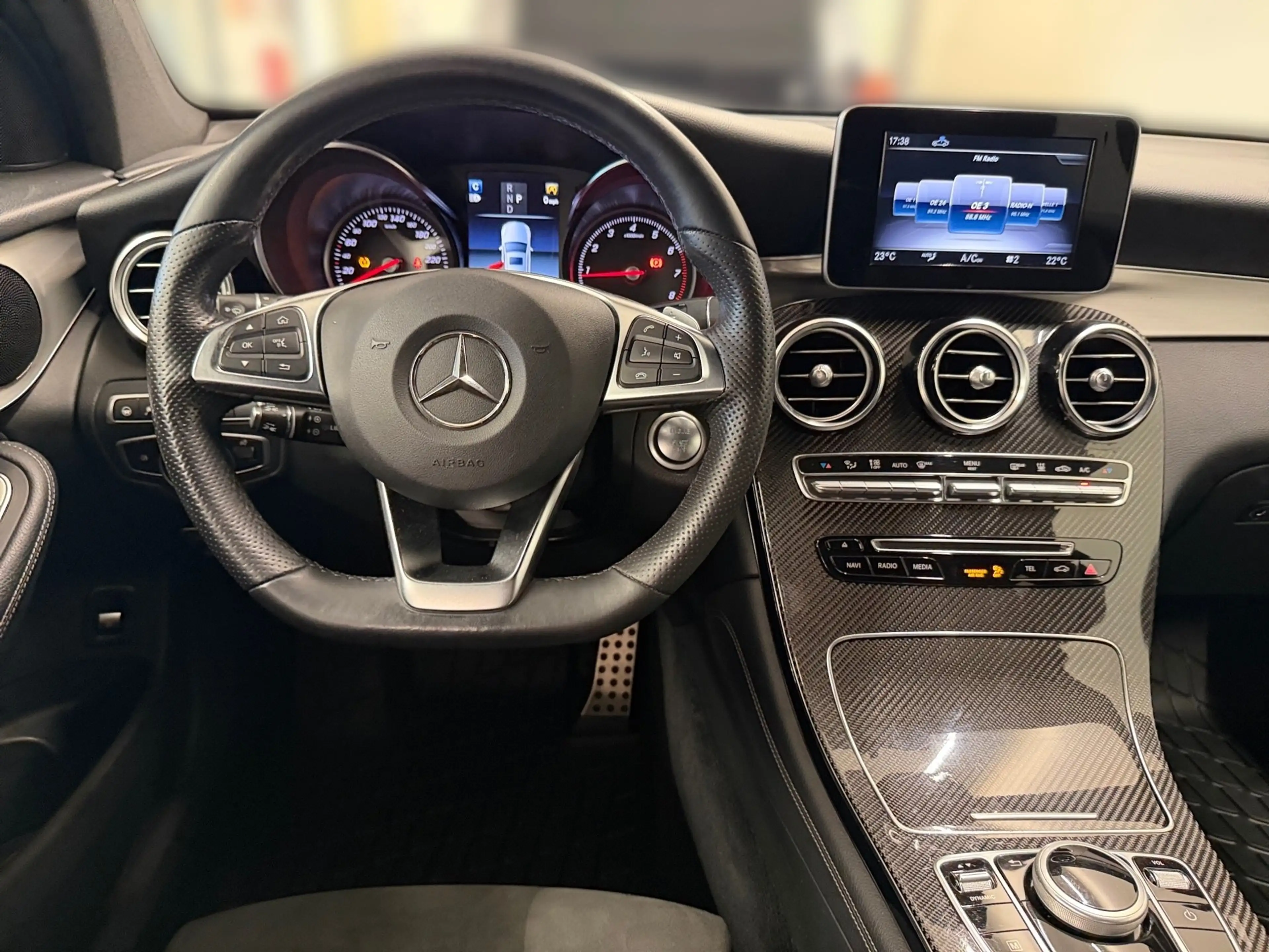 Mercedes-Benz GLC 250 4Matic — photo 8