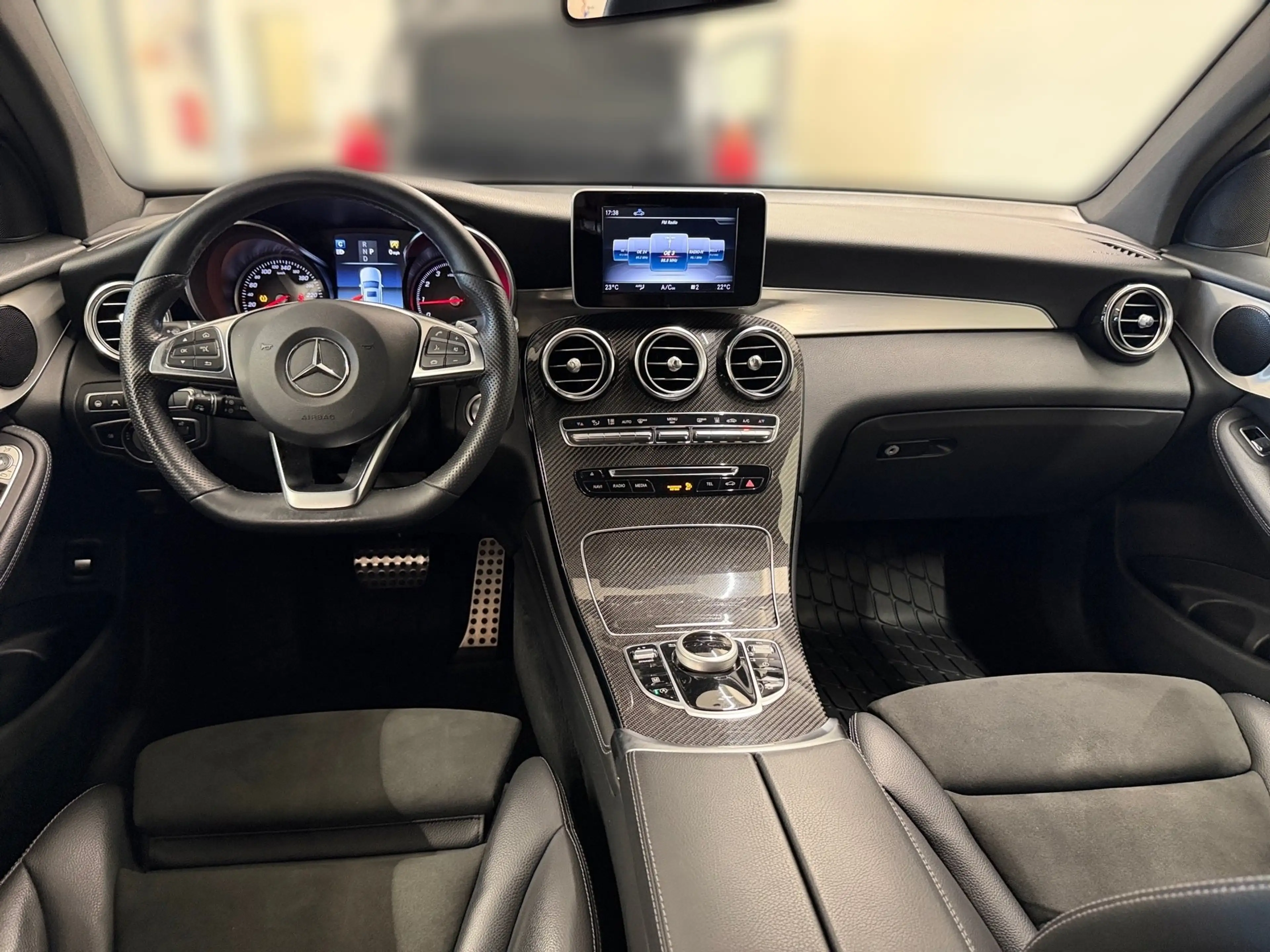 Mercedes-Benz GLC 250 4Matic — photo 9