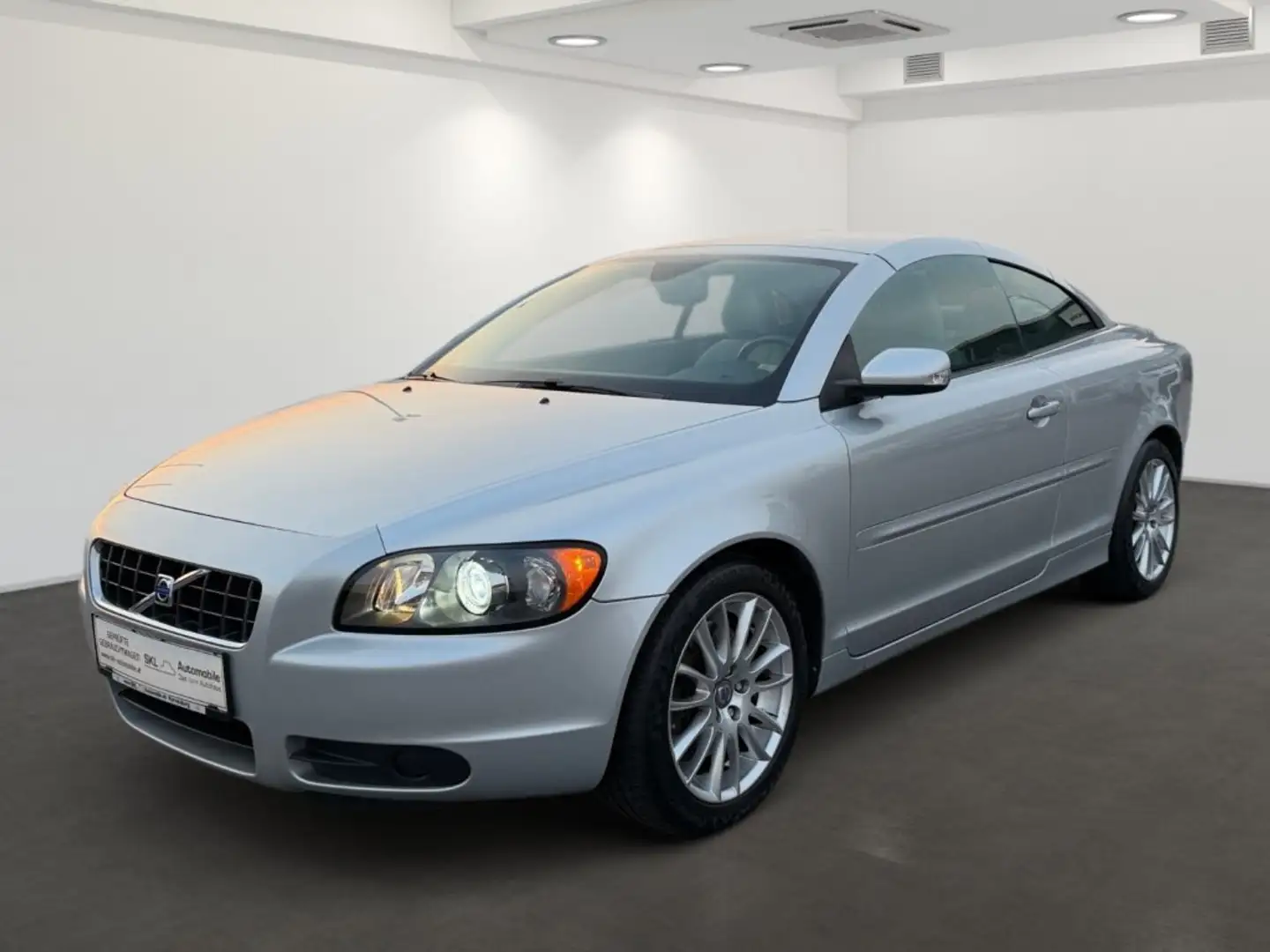 Volvo C70 2,4 Momentum Silber - 1