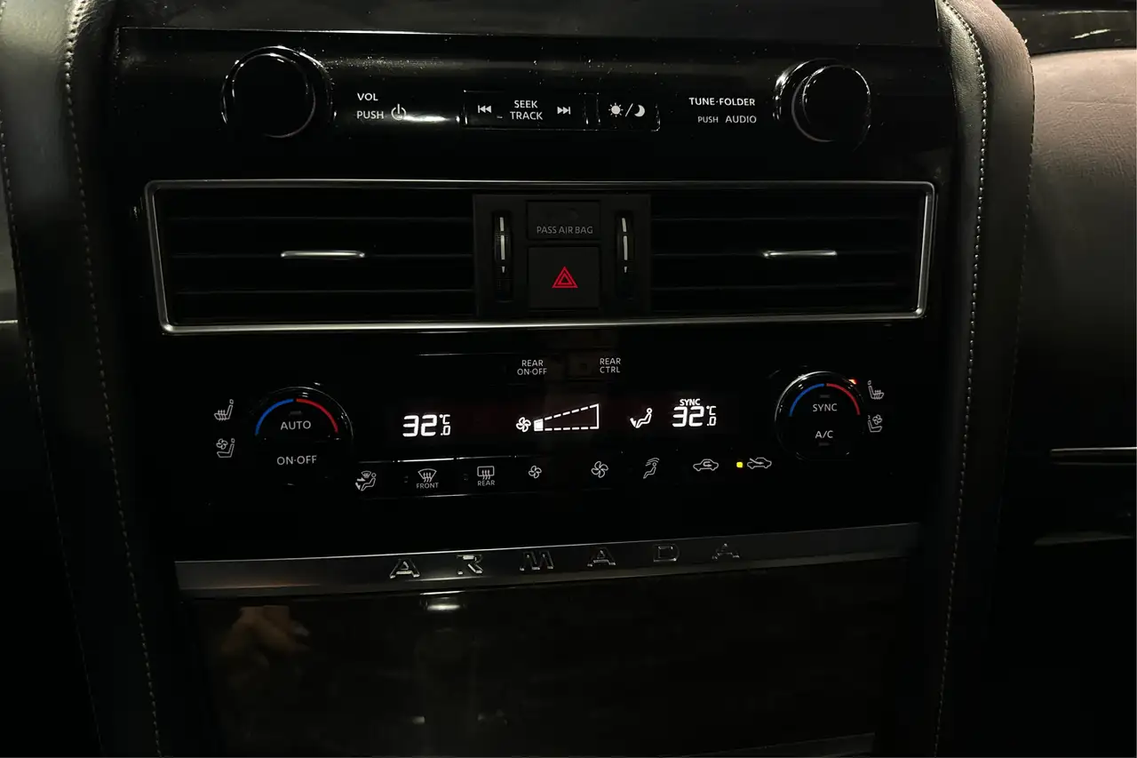 Nissan Armada снимка Nissan Armada