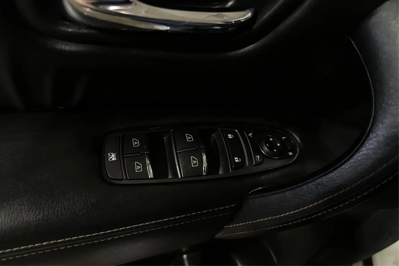 Nissan Armada снимка Nissan Armada