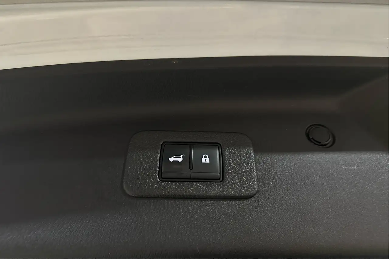Nissan Armada снимка Nissan Armada