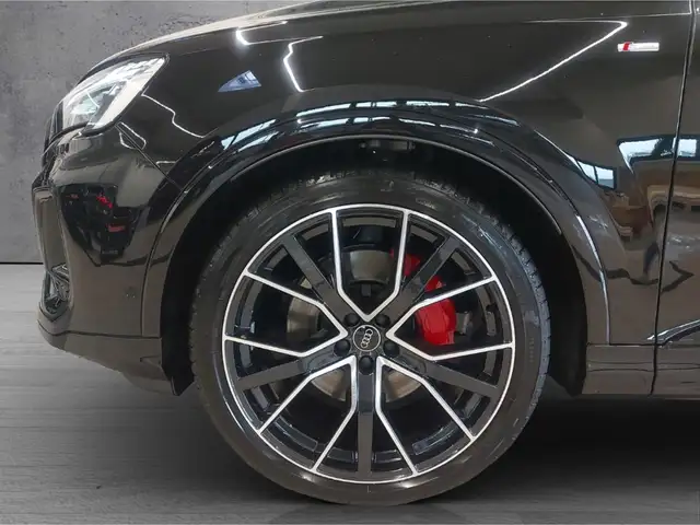 Audi Q7 view 4