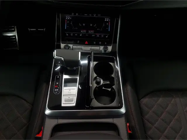 Audi Q7 view 13