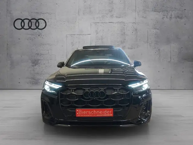 Audi Q7 view 2