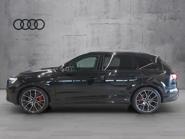 Audi Q7 view 3