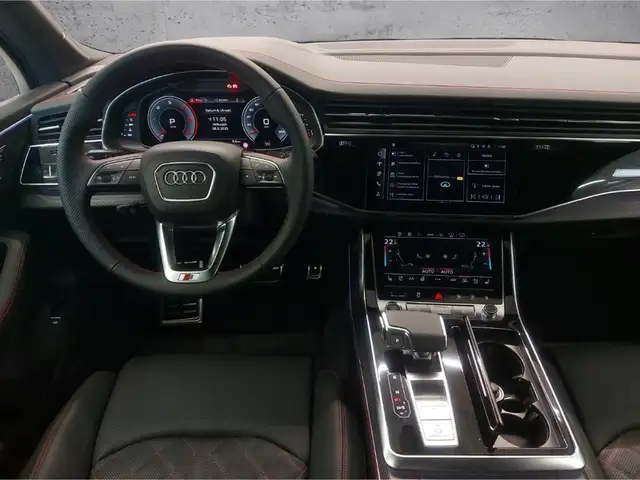 Audi Q7 view 12