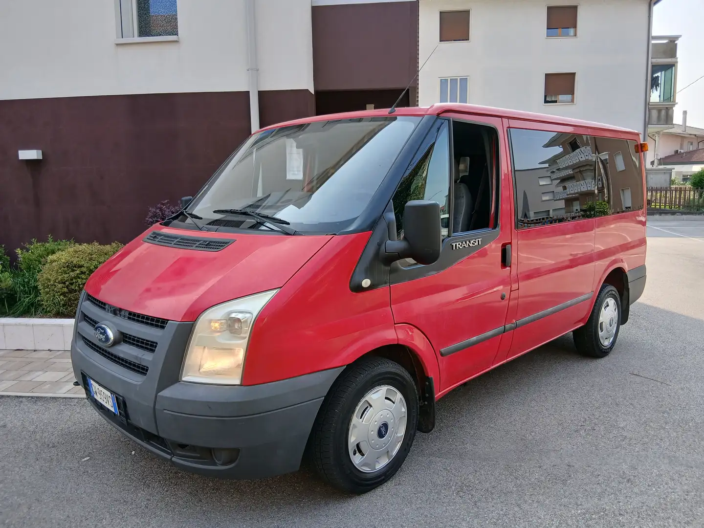 Ford Transit Bus 2.2 Cdti 86 cv 9 POSTI Rosso - 1