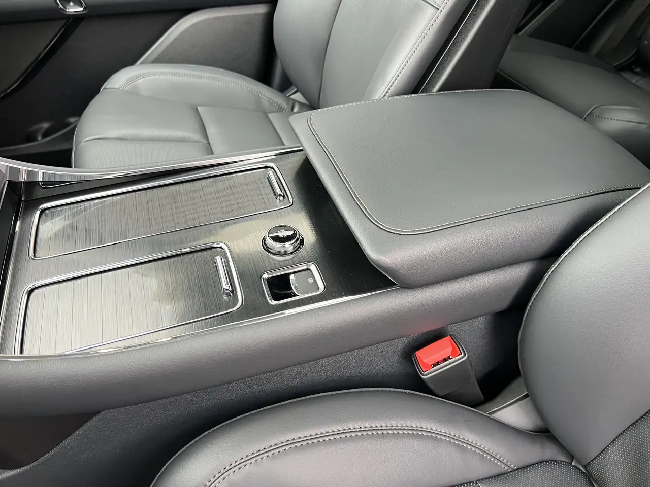 Lincoln Aviator снимка Lincoln Aviator
