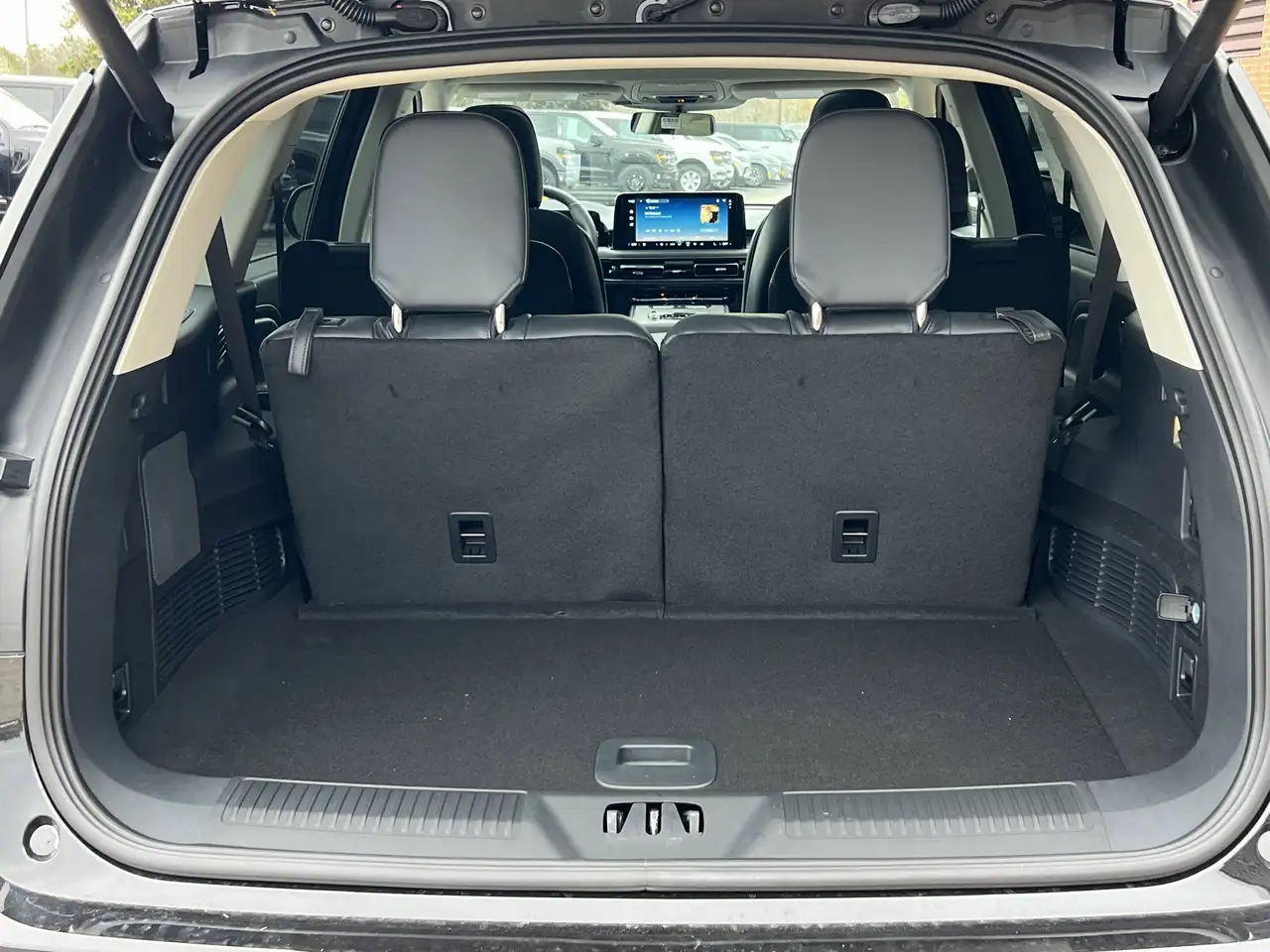Lincoln Aviator снимка Lincoln Aviator