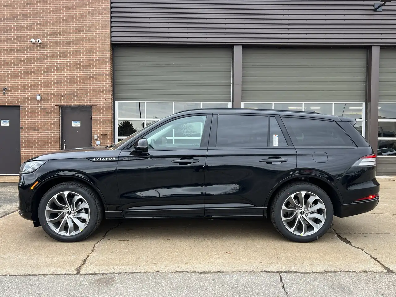 Lincoln Aviator снимка Lincoln Aviator