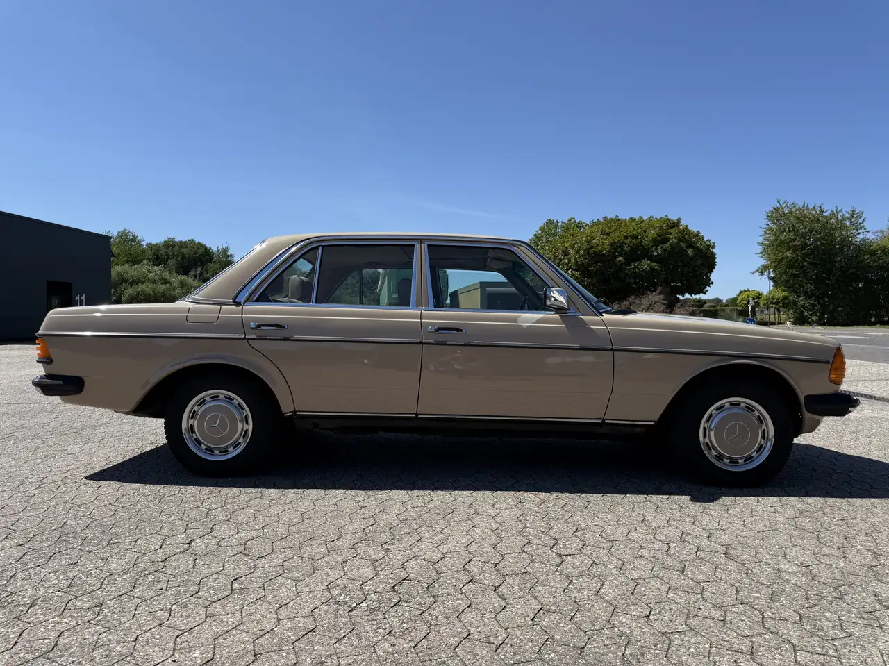 Mercedes-Benz 230 W123 Restauriert H- Kennzeichen Tausch Möglich, foto 4