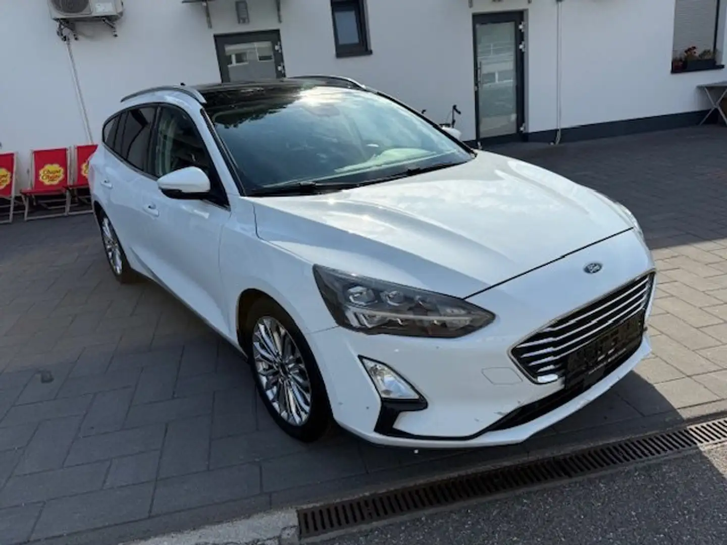 Ford Focus Titanium/Navi/LED/Panormaglasdach/Euro-6/Klimaaut Weiß - 2