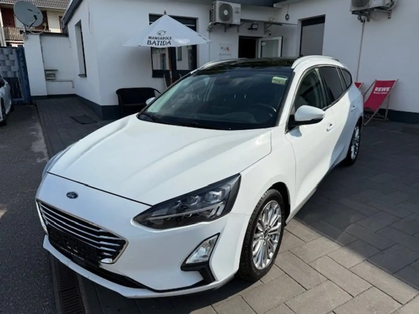 Ford Focus Titanium/Navi/LED/Panormaglasdach/Euro-6/Klimaaut Weiß - 1