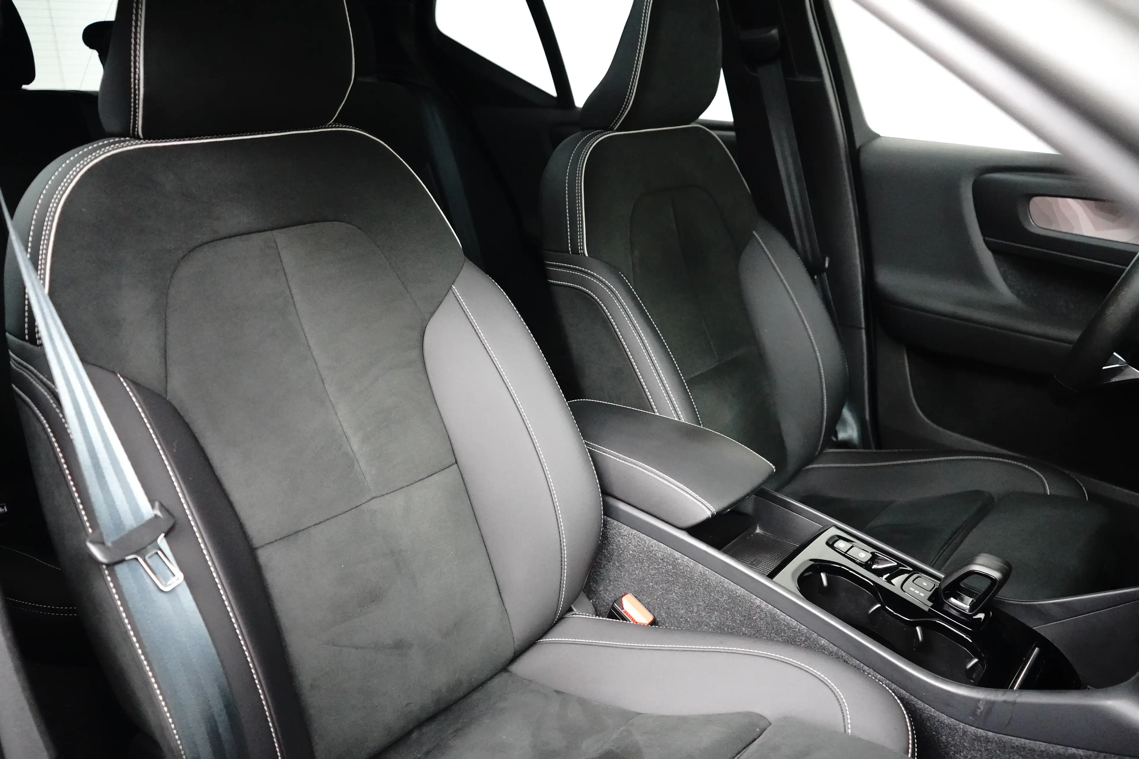 Volvo XC40 1.5 T5 Ultimate Dark | Pano | Memory | Trekhaak | — photo 6