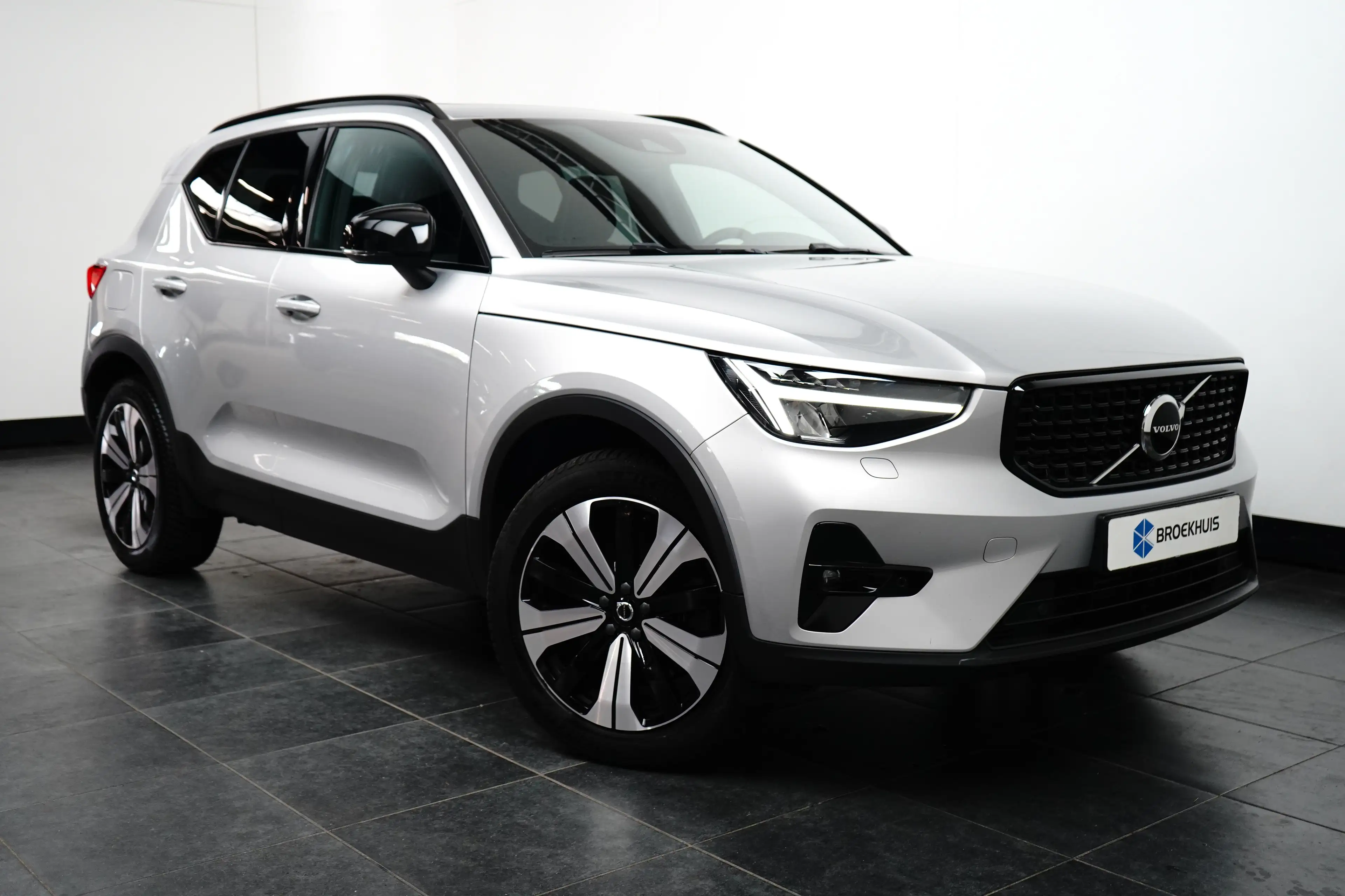 Volvo XC40 1.5 T5 Ultimate Dark | Pano | Memory | Trekhaak | — photo 3
