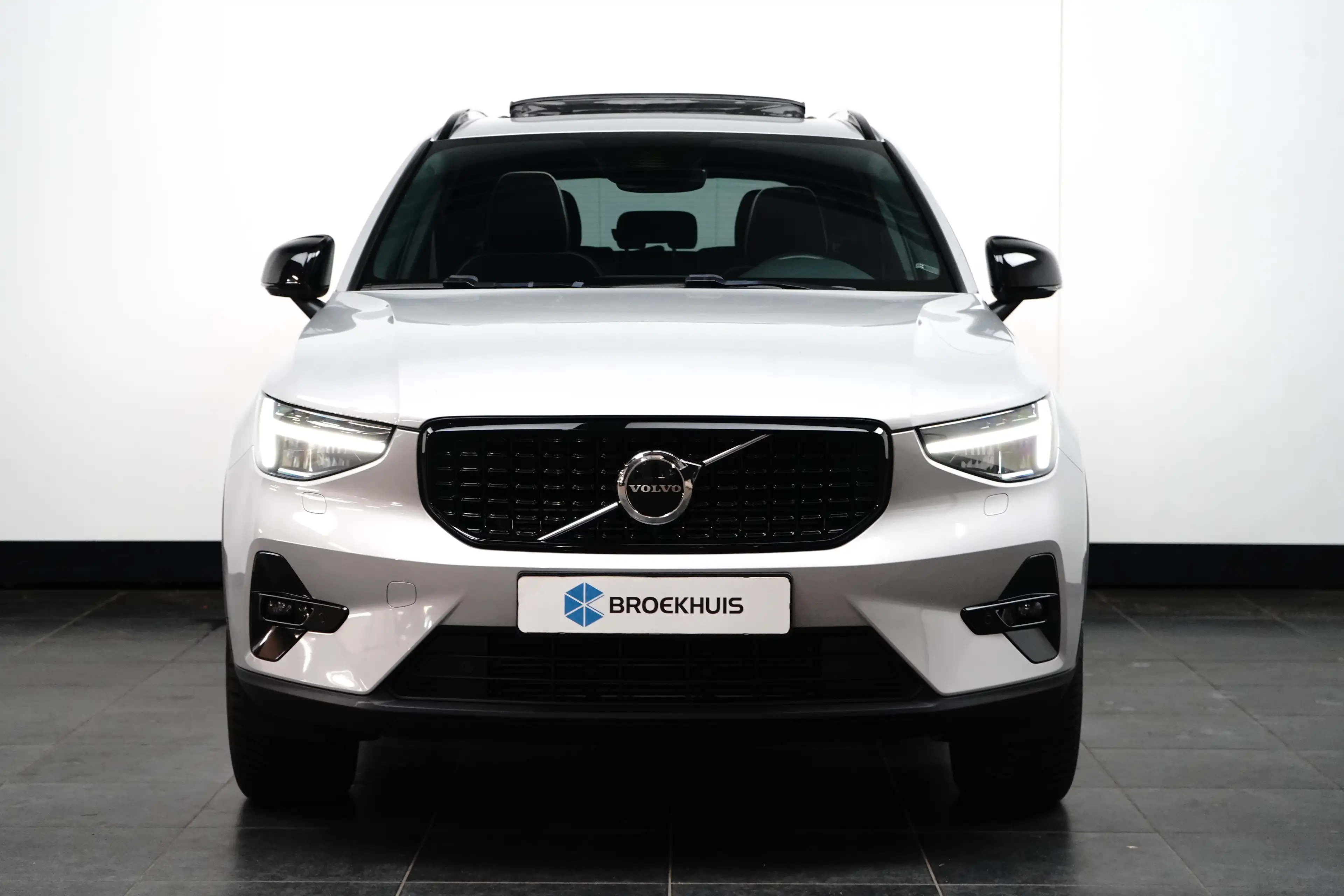 Volvo XC40 1.5 T5 Ultimate Dark | Pano | Memory | Trekhaak | — photo 2