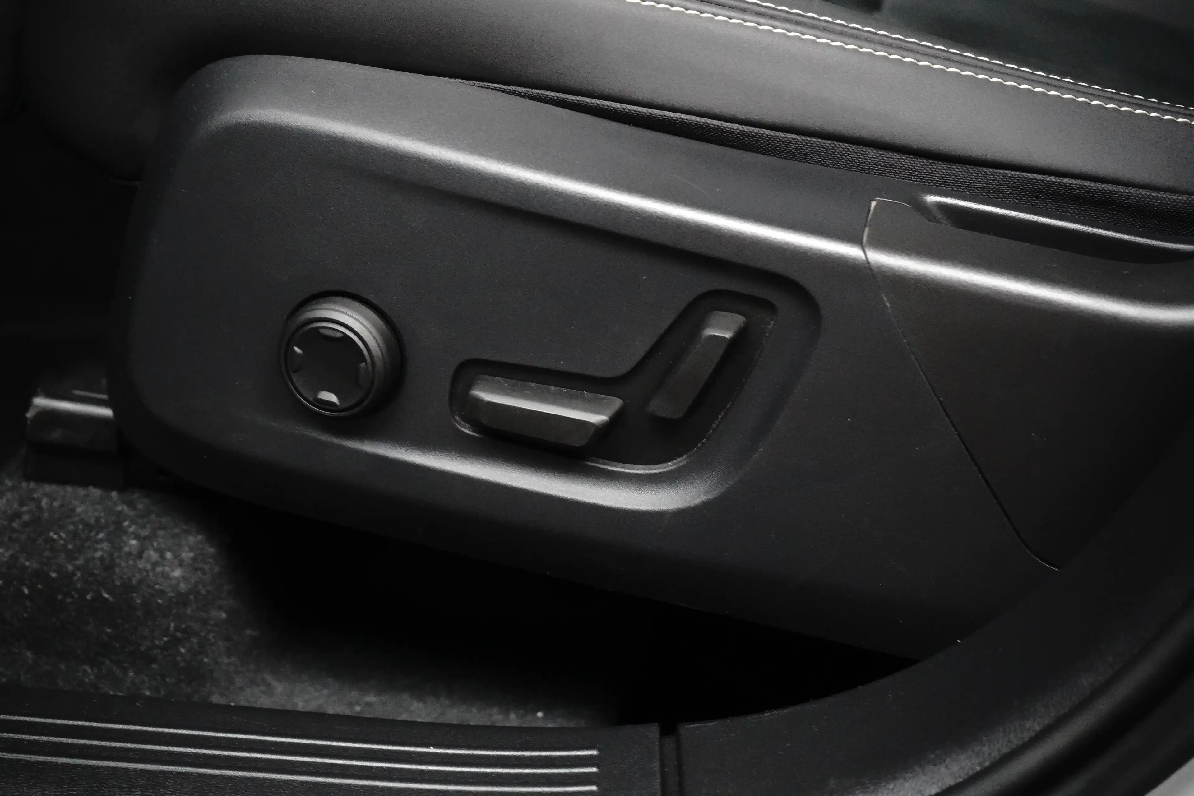 Volvo XC40 1.5 T5 Ultimate Dark | Pano | Memory | Trekhaak | — photo 25