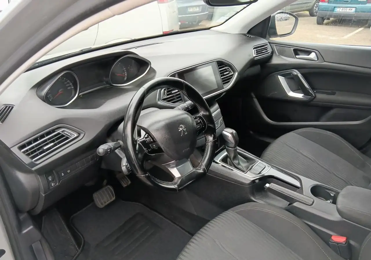 Peugeot 308 308 SW — photo 3