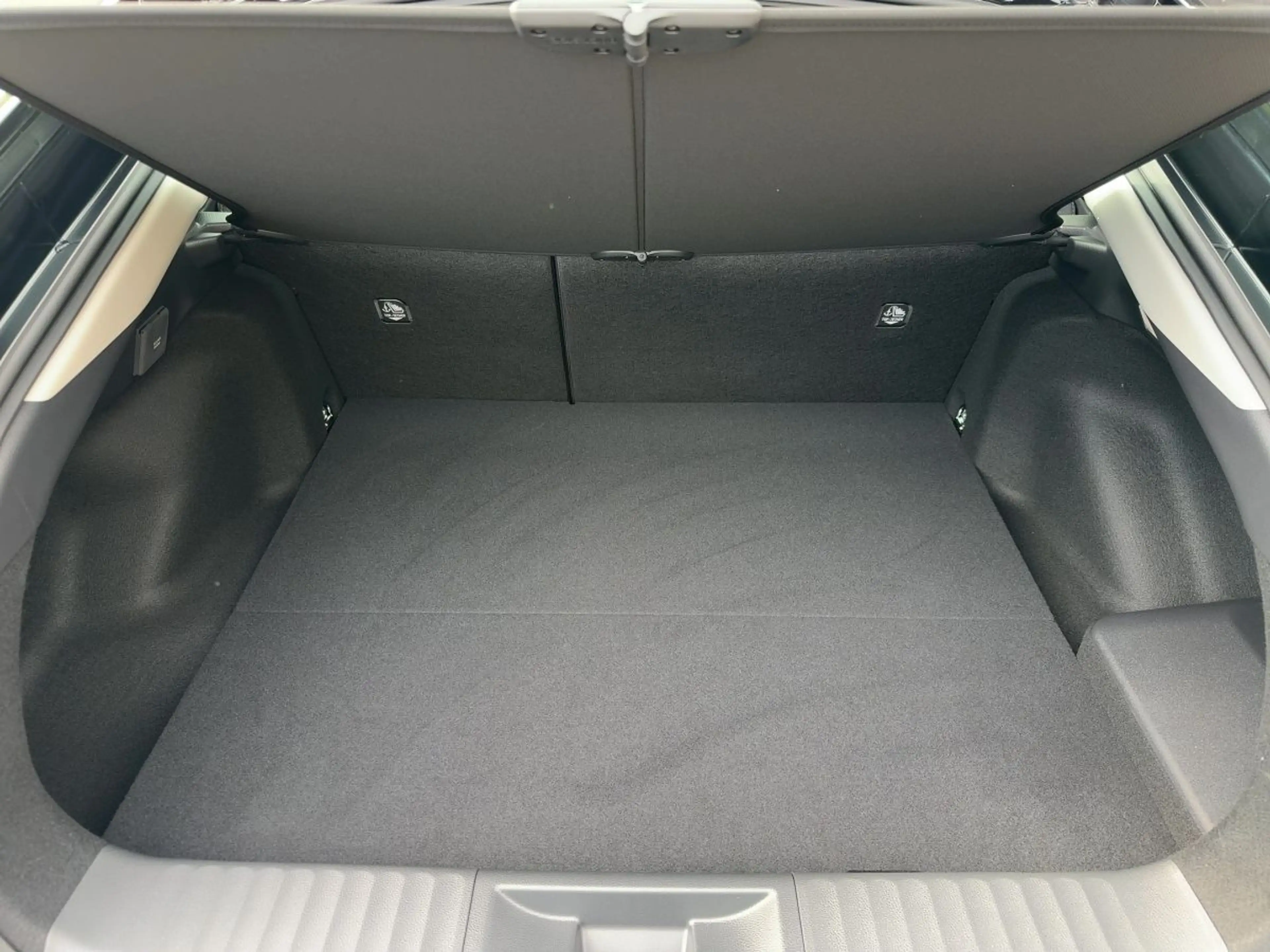 Toyota Prius Plug-In |Executive| — photo 15