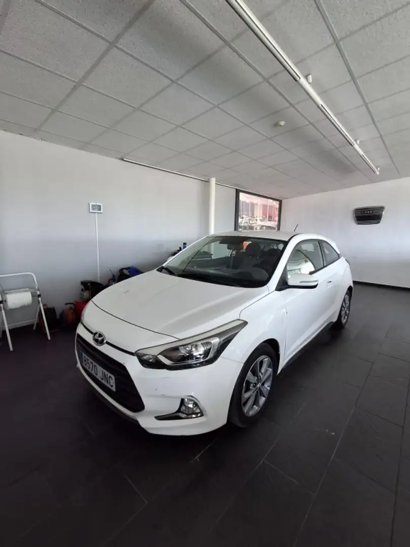 Hyundai i20 Coupé 1.4CRDI Klass Blanco - 1