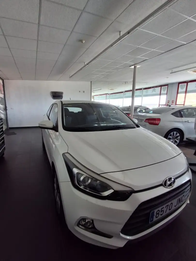 Hyundai i20 Coupé 1.4CRDI Klass Blanco - 2