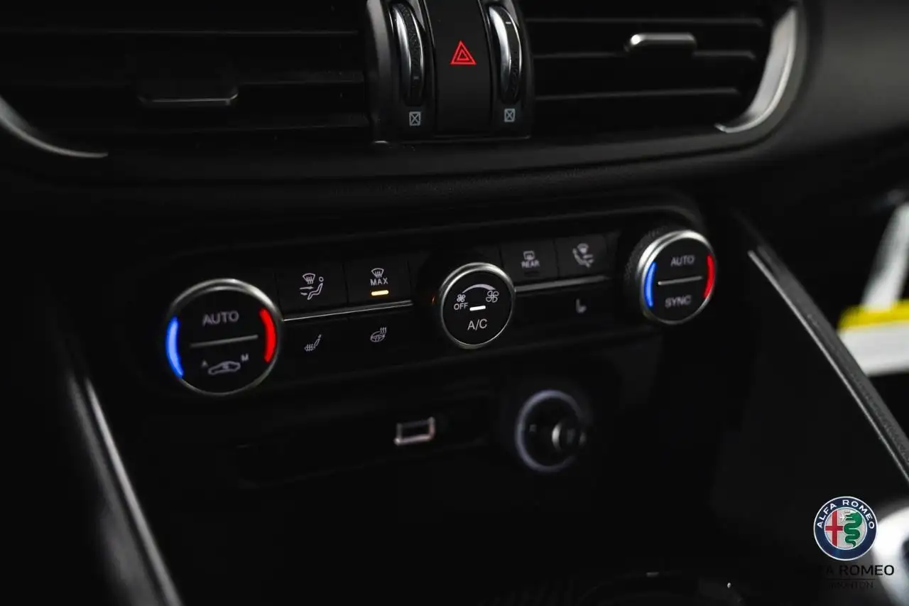 Alfa Romeo Giulia снимка Alfa Romeo Giulia