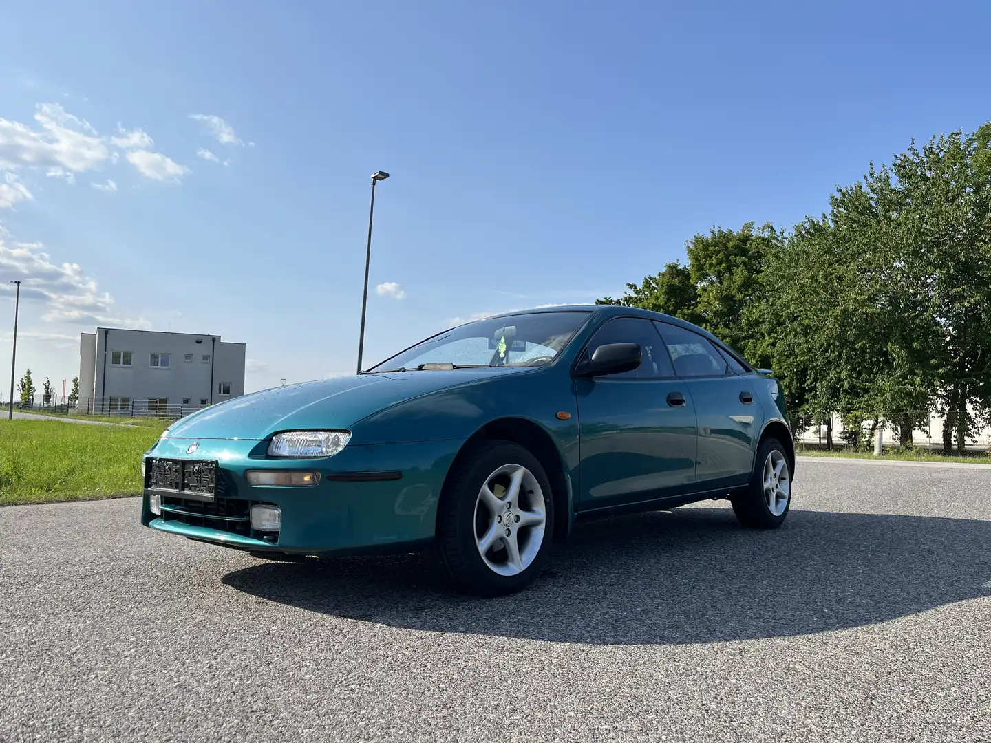 Mazda 323 F 1,8i Verde - 1