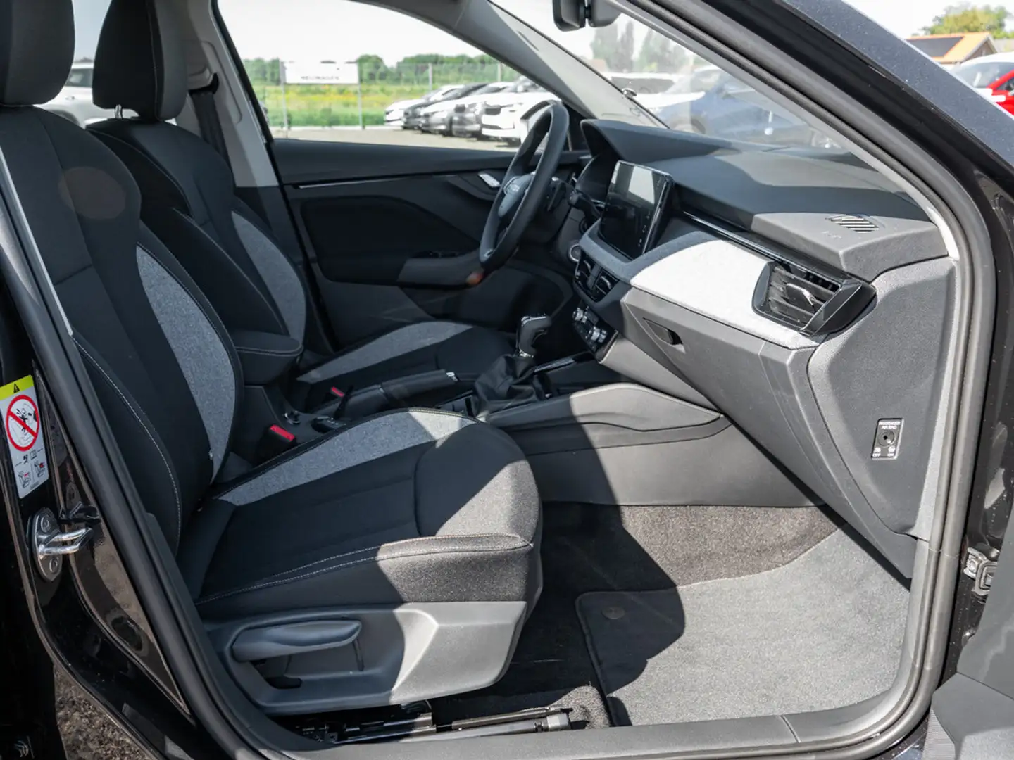 Skoda Scala 1.0 TSI Tour DSG SHZ NAVI AHK ACC LED Schwarz - 2