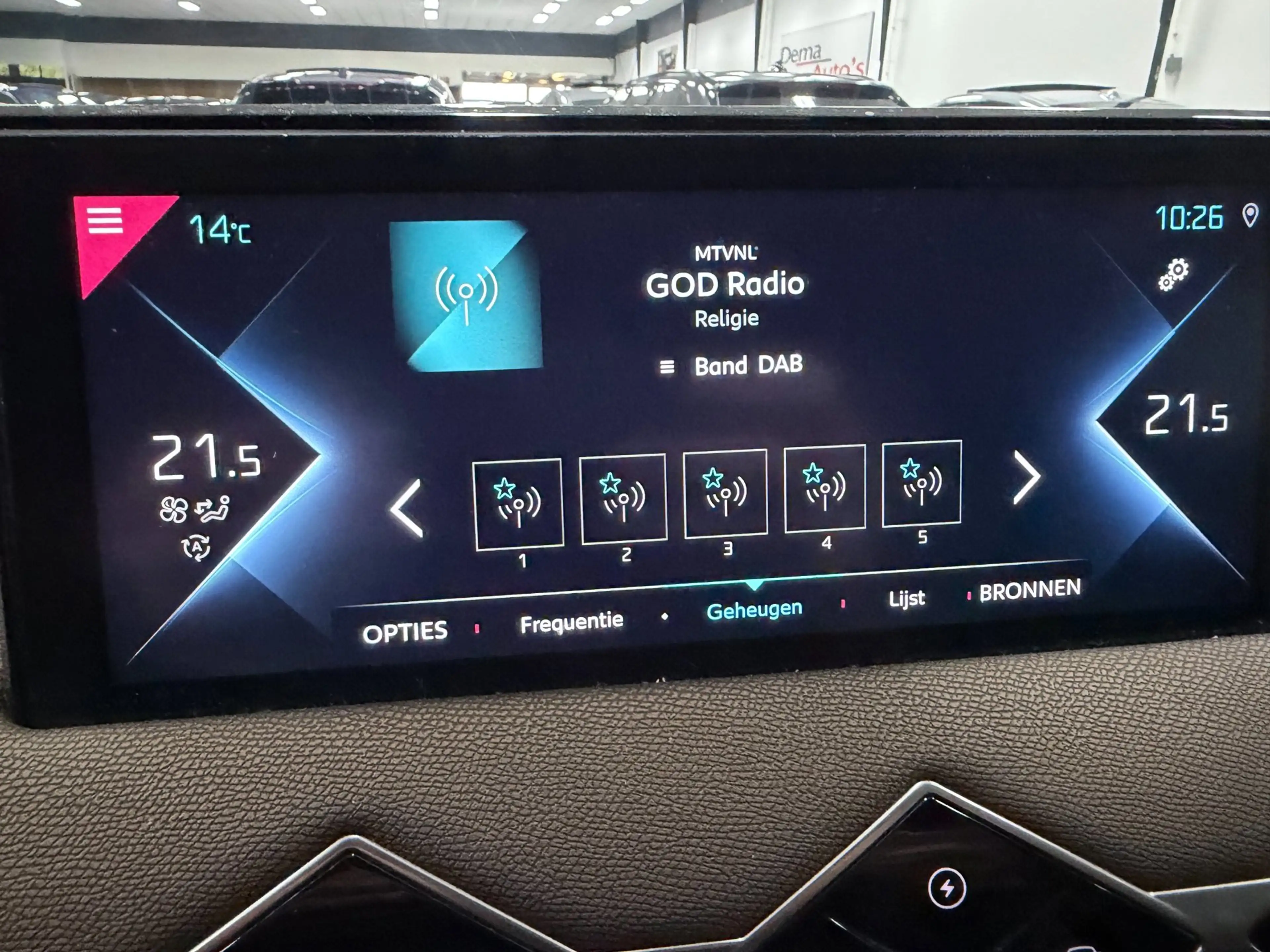 DS Automobiles DS 3 Crossback E-Tense Grand Chic 50 kWh LEDER/NAVI/CAM/DAB/CARPL — photo 32