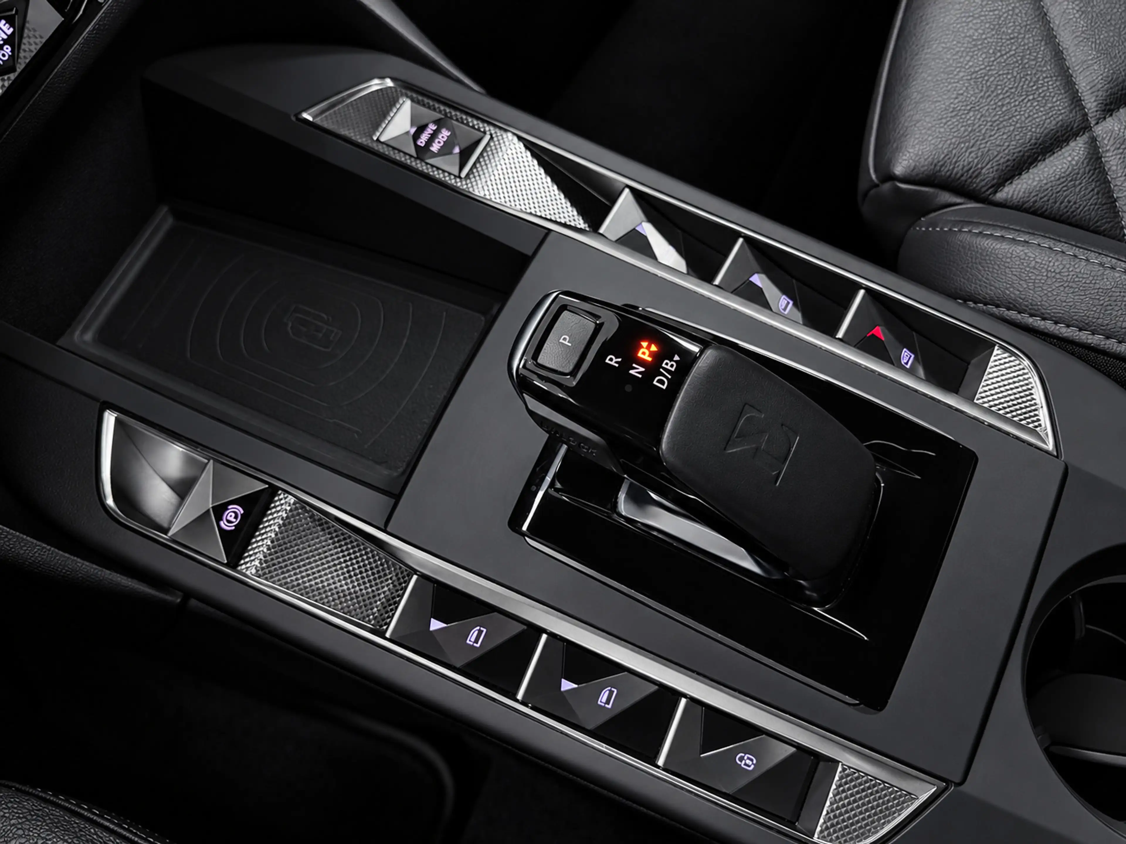 DS Automobiles DS 3 Crossback E-Tense Grand Chic 50 kWh LEDER/NAVI/CAM/DAB/CARPL — photo 12