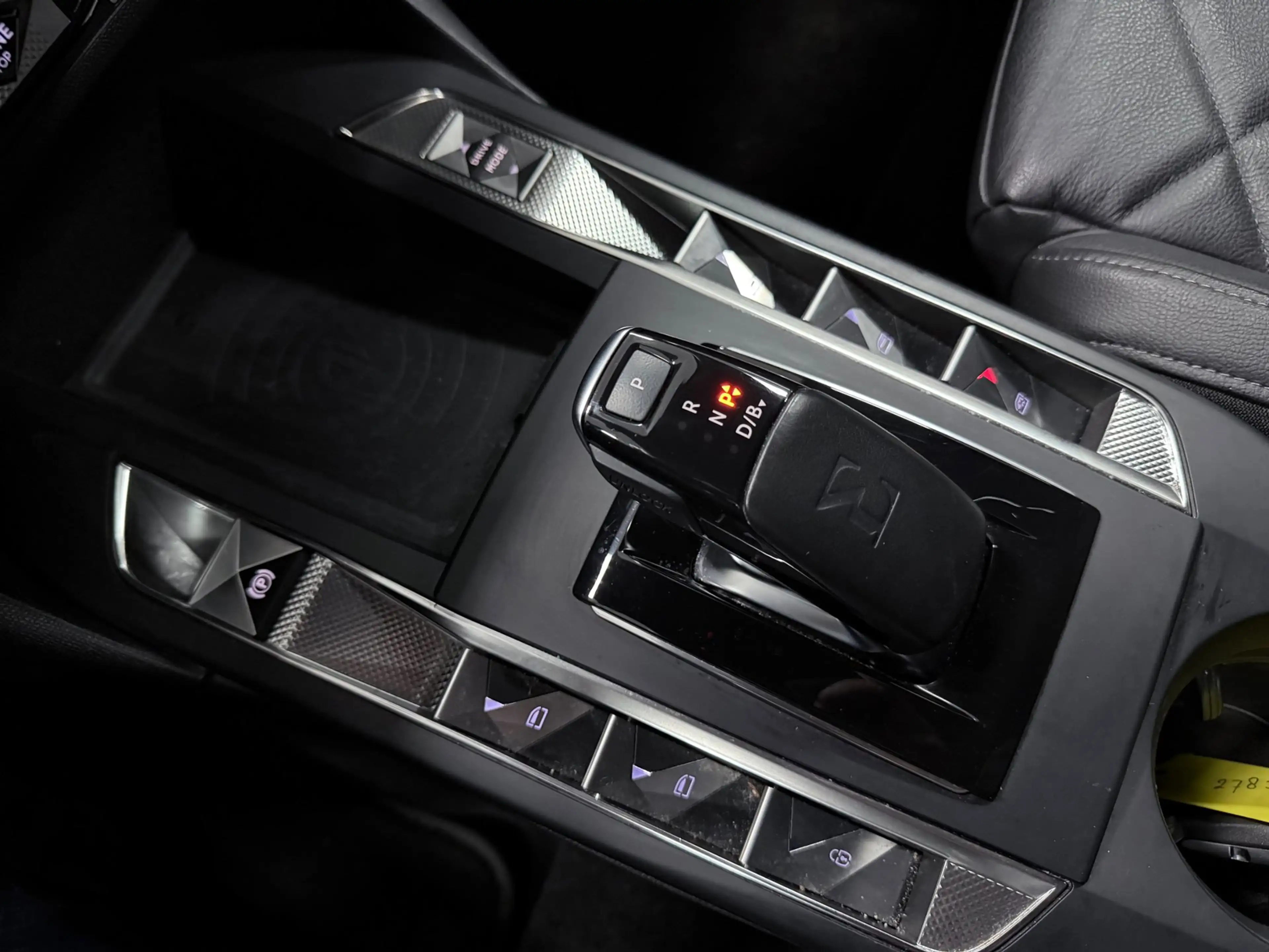 DS Automobiles DS 3 Crossback E-Tense Grand Chic 50 kWh LEDER/NAVI/CAM/DAB/CARPL — photo 36