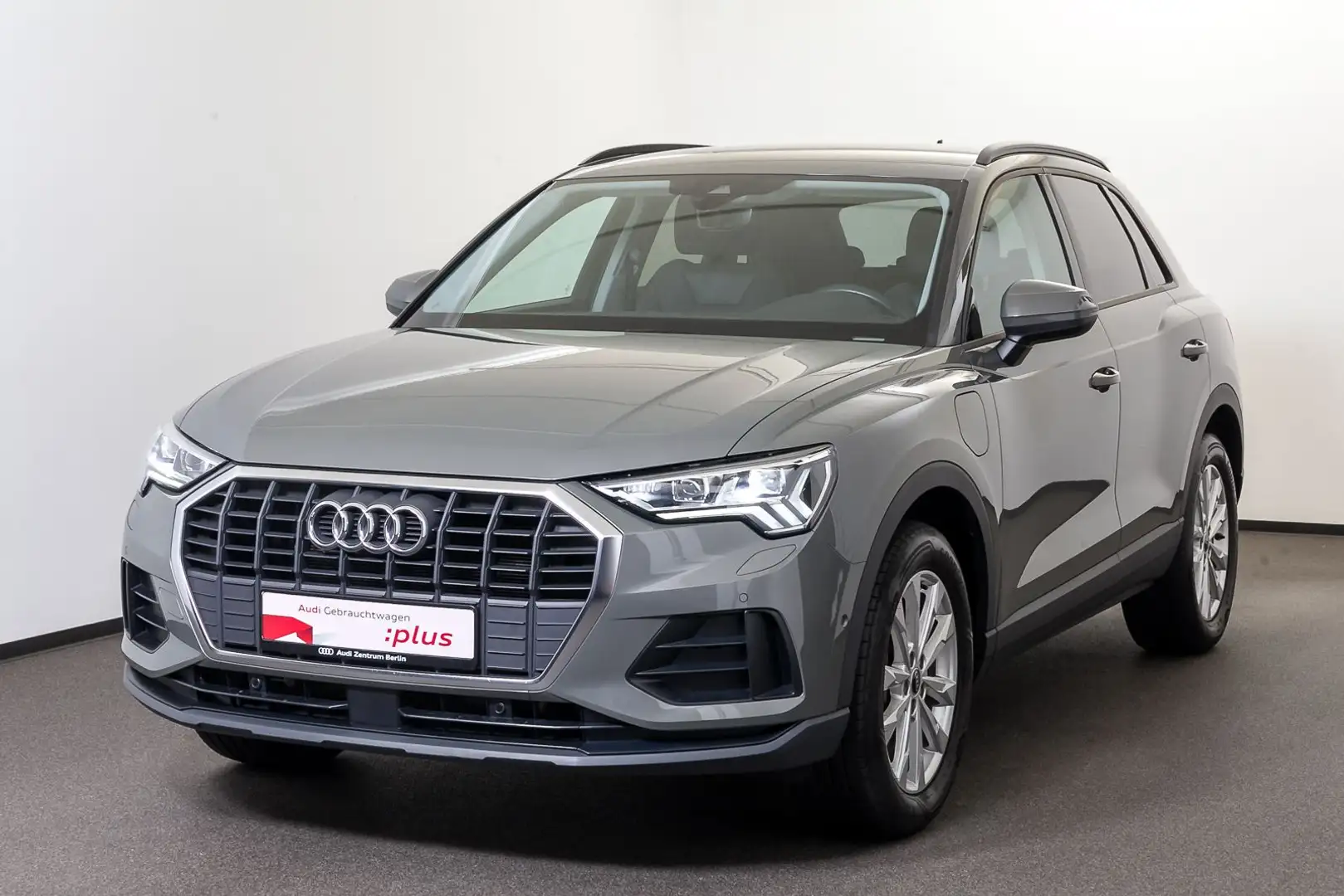 Audi Q3 45 TFSI e S tr. AHK MATRIX VIRTUAL NAVI Szary - 2