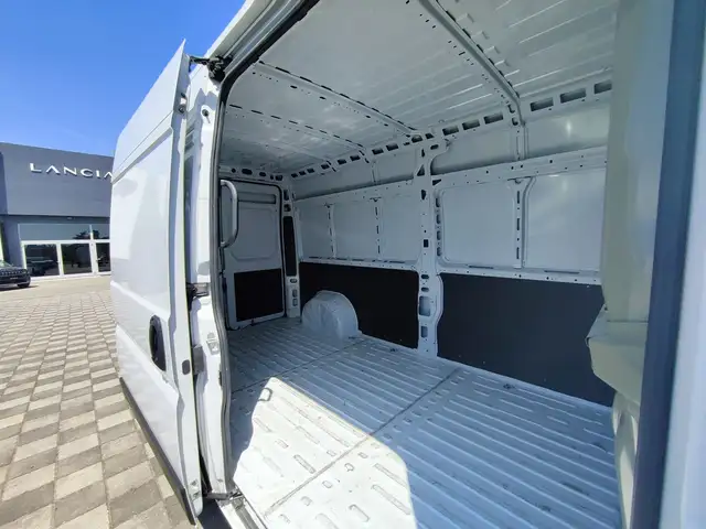 Peugeot Boxer view 13